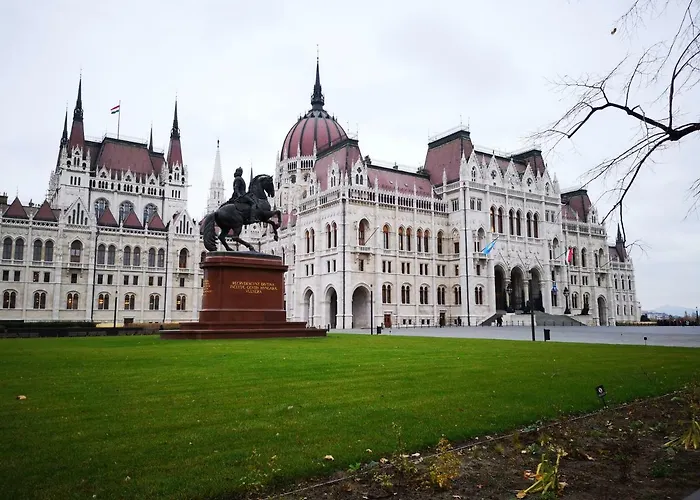 Parliament Apartment Alkotmany Utca 4