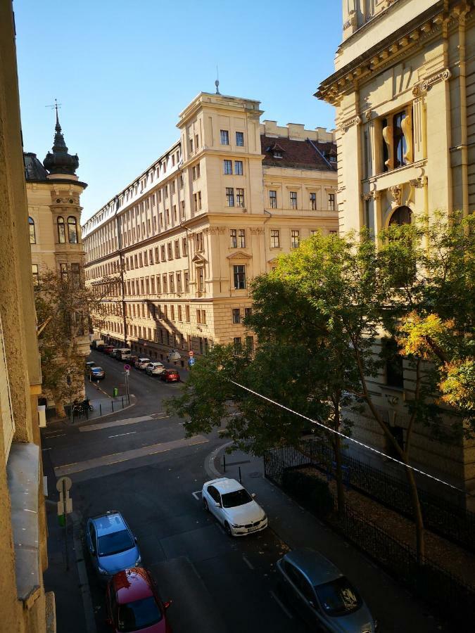Apartment Parliament Alkotmany Utca 4