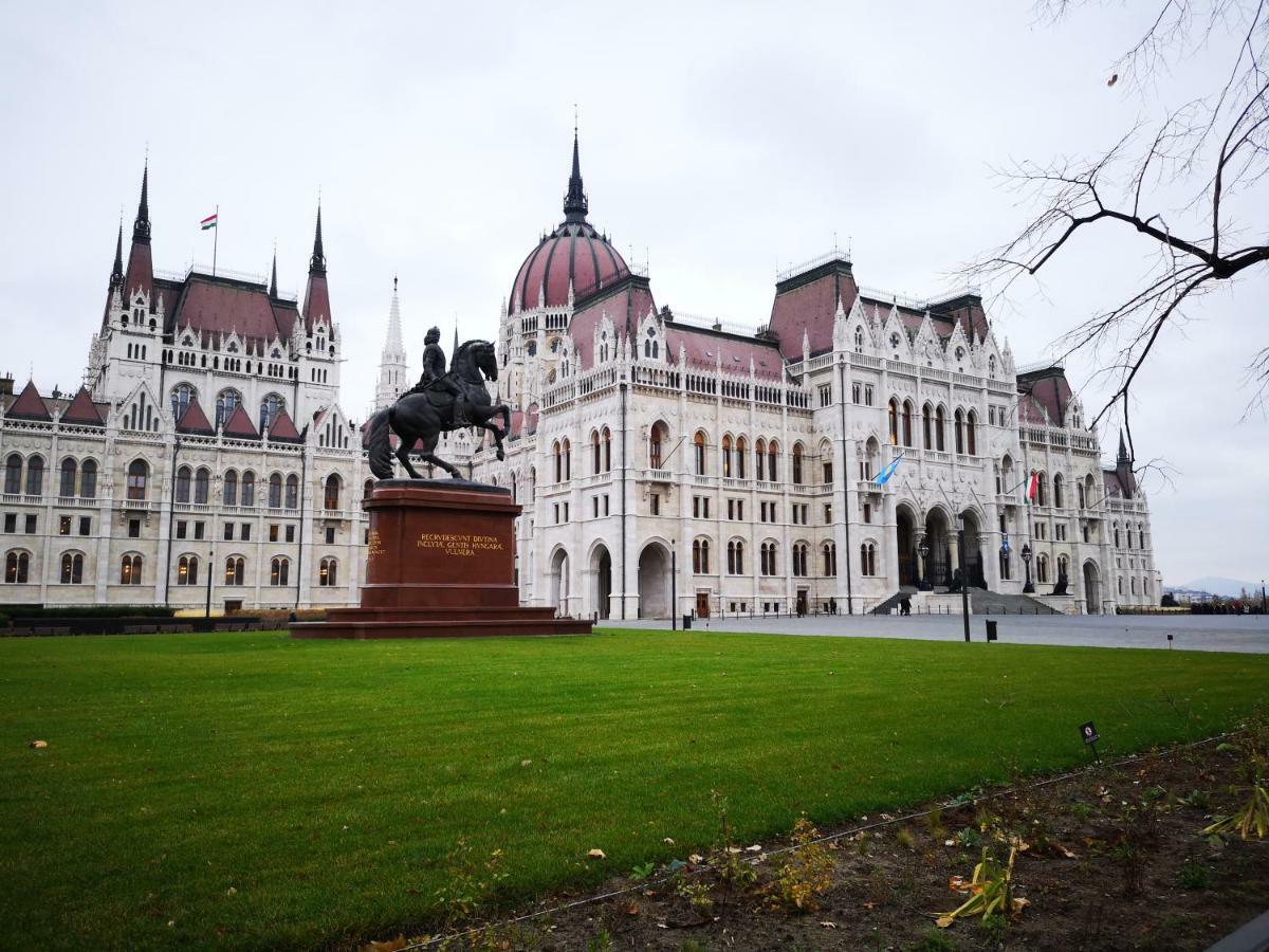 Apartment Parliament Alkotmany Utca 4 *